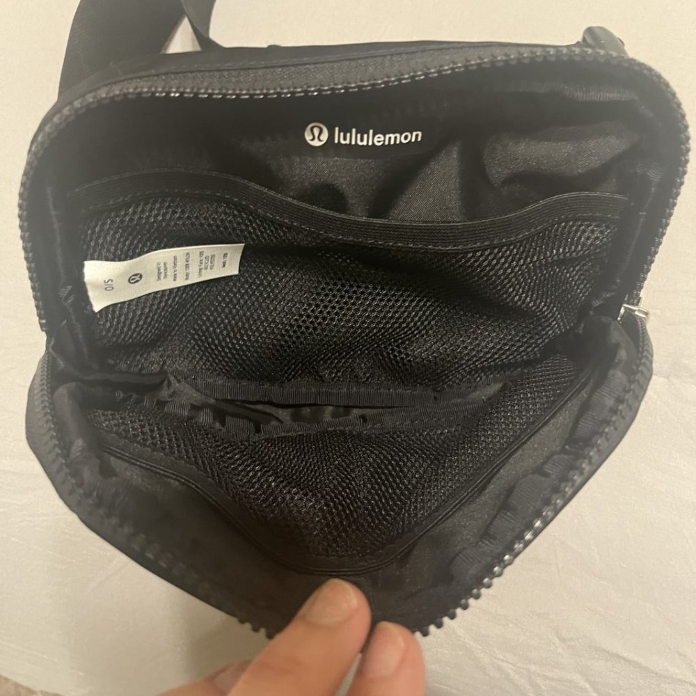 Lululemon - Picture 3 of 5